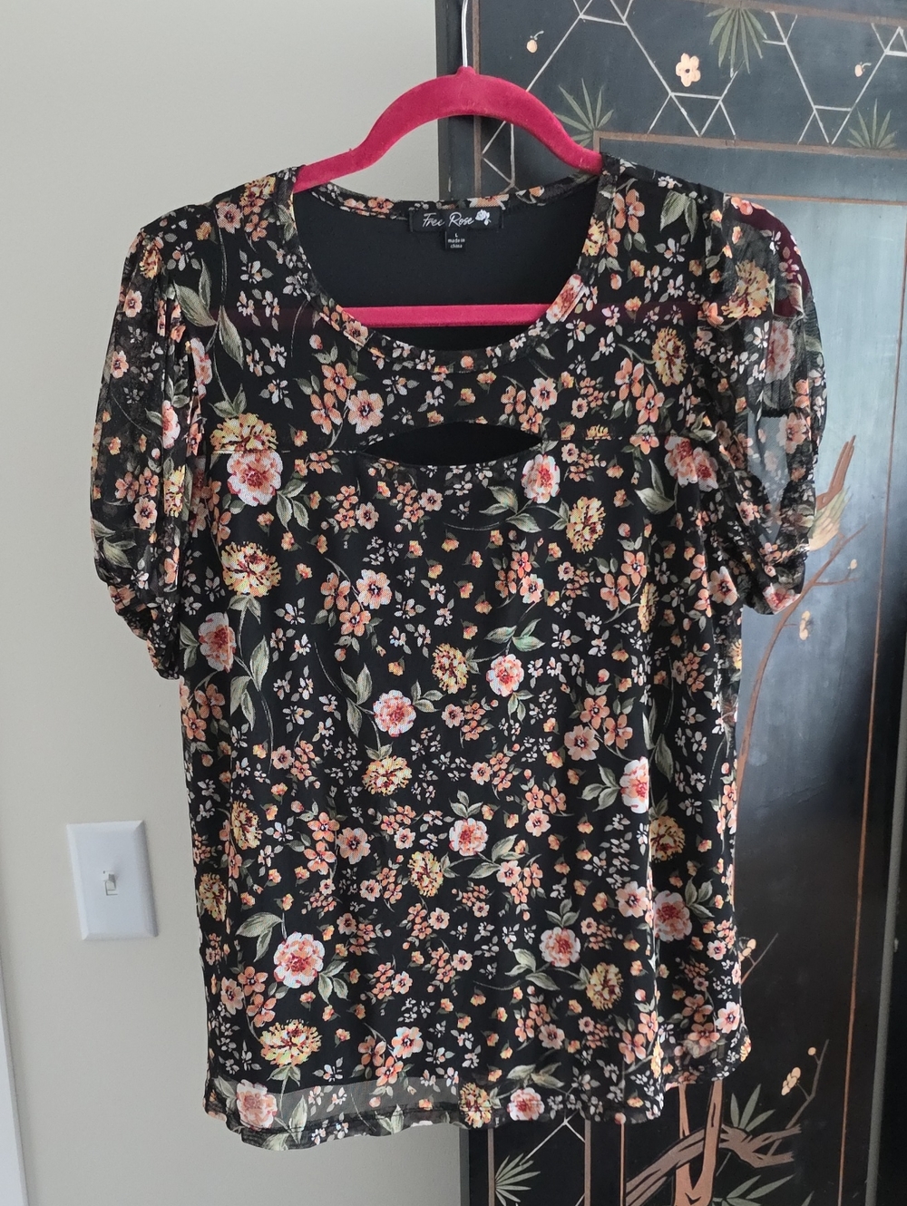 Floral Cutout Puff-Sleeve Top - Black/Pink -